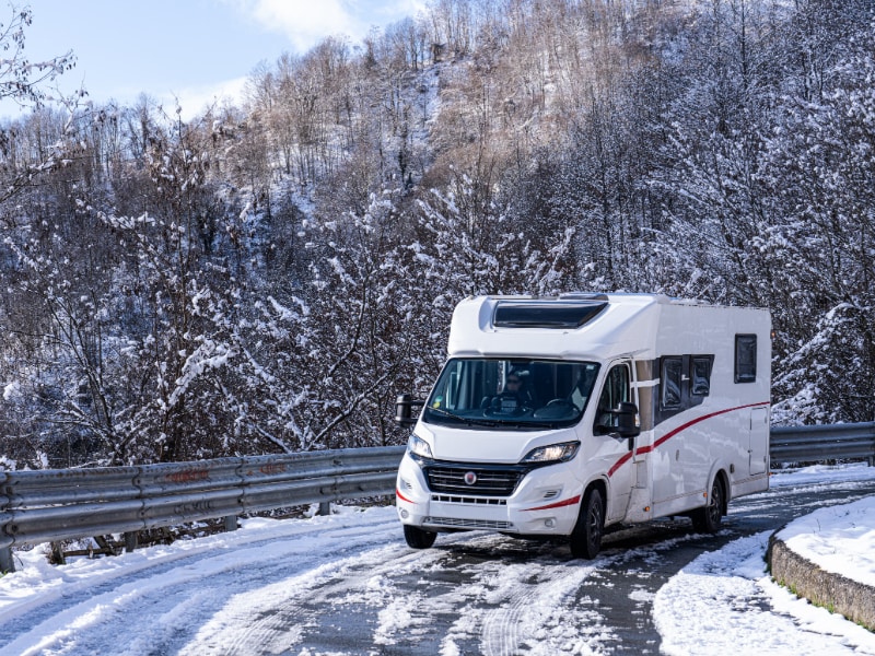 Rijden met camper in sneeuw