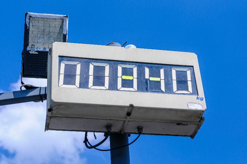 Display van een weegbrug laat 840 kilo zien