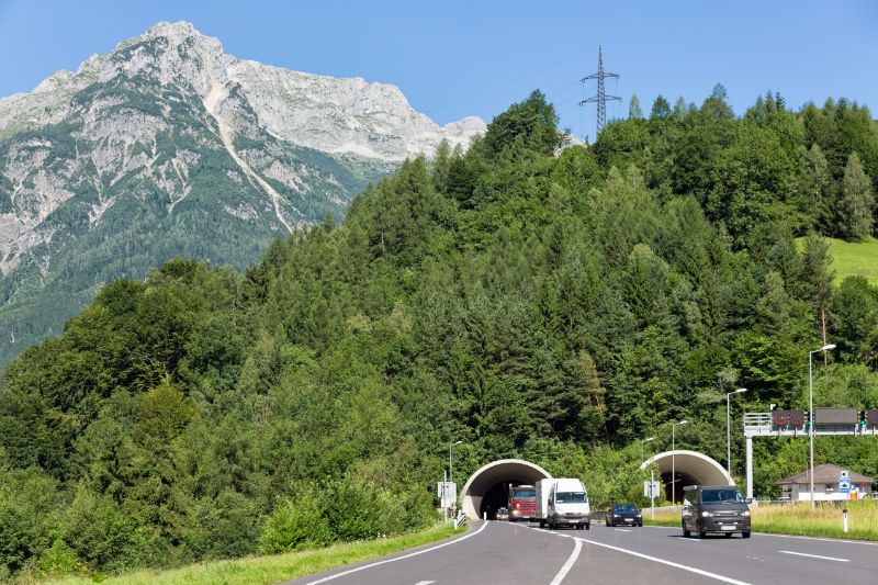 Tunnelfahrt auf der A10 Tauernautobahn