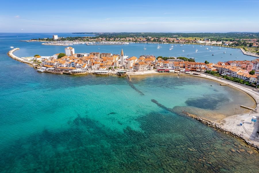 uitzicht op Umag, een dorp aan de Adriatische Zee