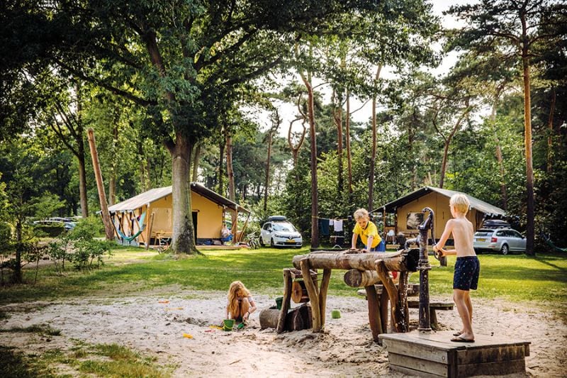 Camping Beringerzand safaritent met sanitair