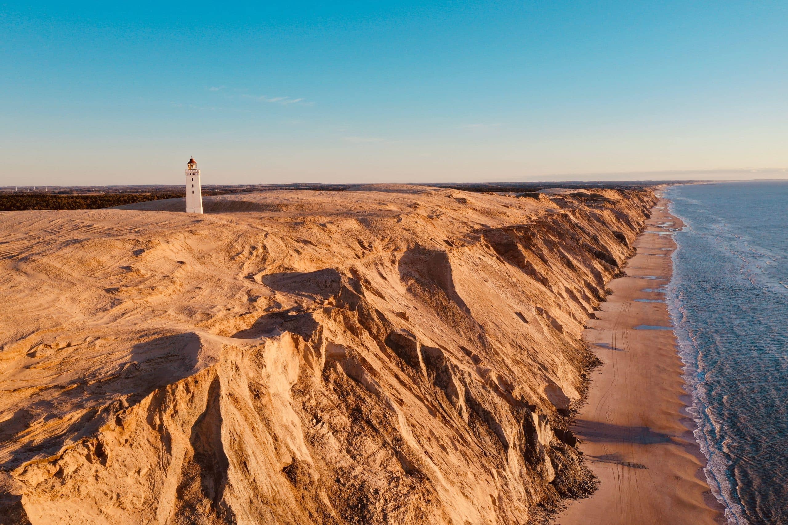 De Rubjerg Knude op de rand van de Deense kust