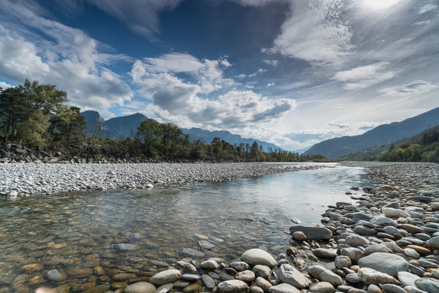 rivier in de bergen